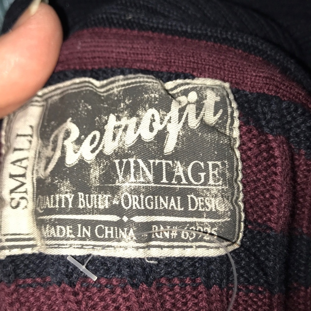 Nice button down sweater - Picture 8 of 8